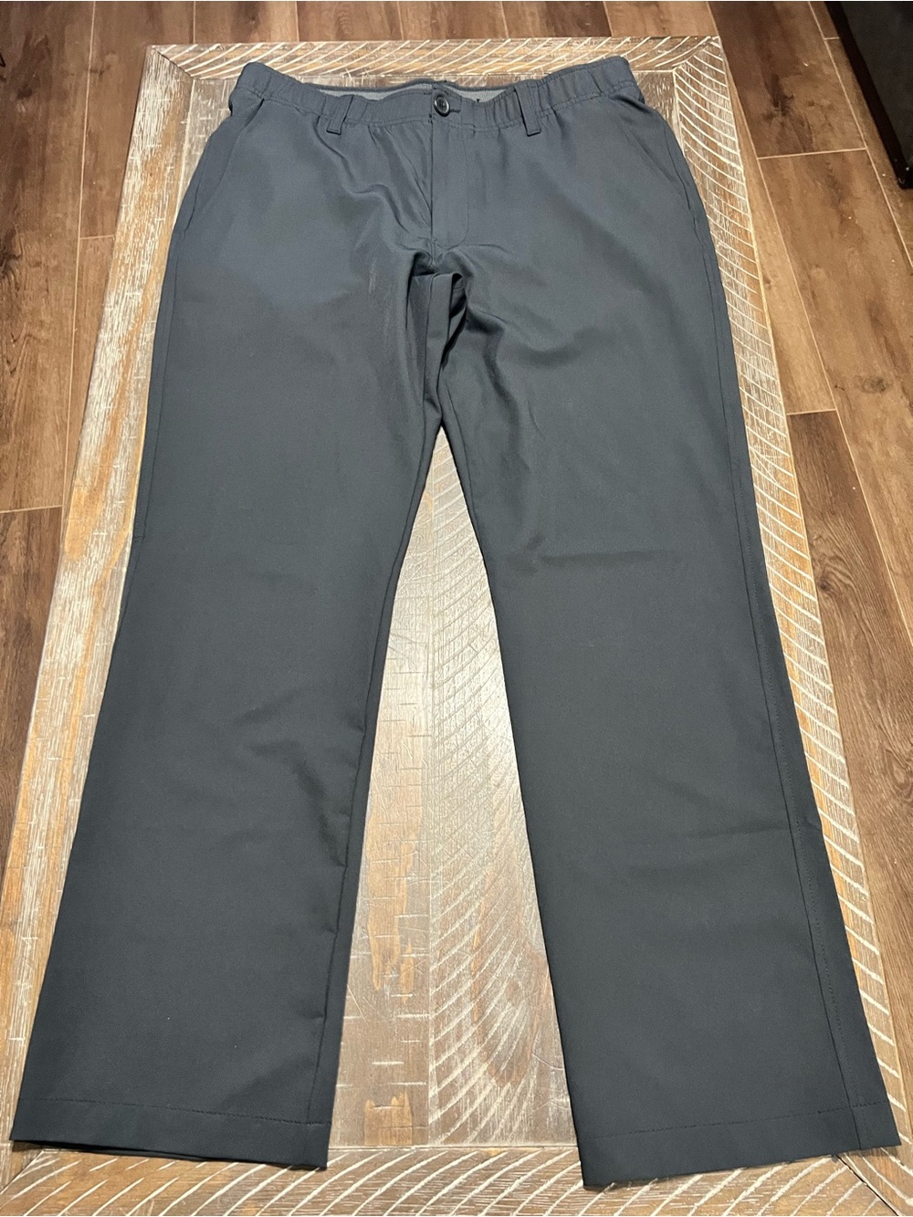 Under Armour Men’s Black Golf Pants Size 36/30.